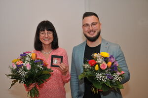 Caroline Vermeulen mit der Willy Brandt Medaille und Jonas Aberle, der neue Kreisvorsitzende